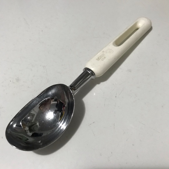 Set of 2 Bonny USA Scoopers - Picture 1 of 6